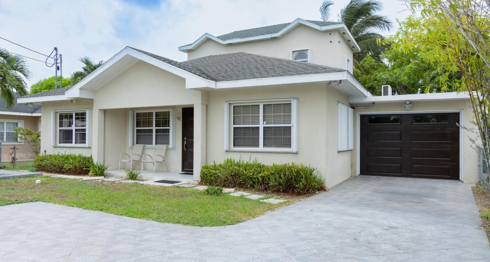5-Bedroom House in Savannah, Cayman Islands — photo 1