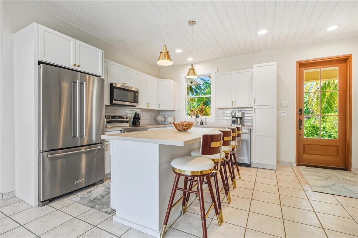 LATITUDE ADJUSTMENT - 5 Bedroom Beachfront Residence in Exuma — photo 4