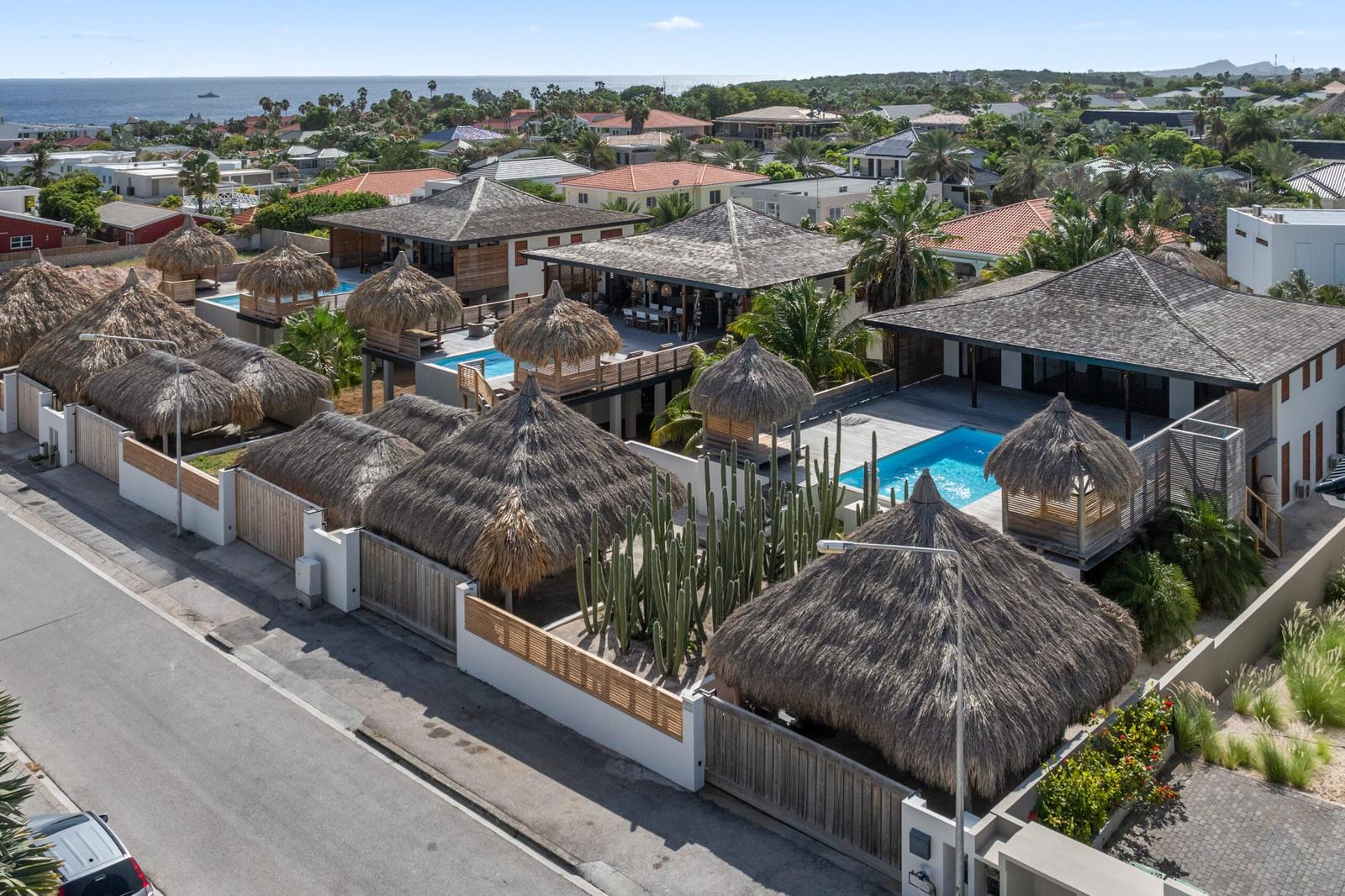 6 Bedroom Villa for Sale in Sea Breeze Villas, Curaçao — photo 1