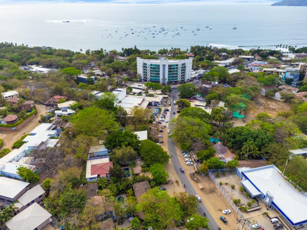 Tamarindo Updated 2BR Condo Near Beach — photo 1