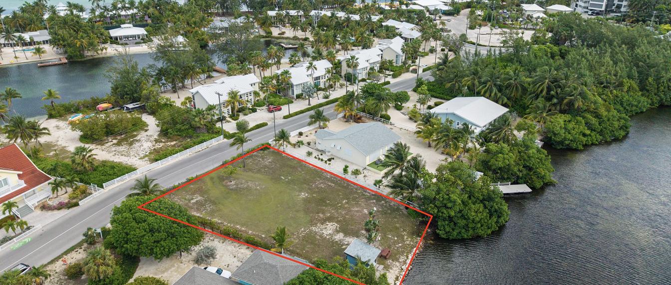 .3147 Canal Front In Rum Point — photo 3