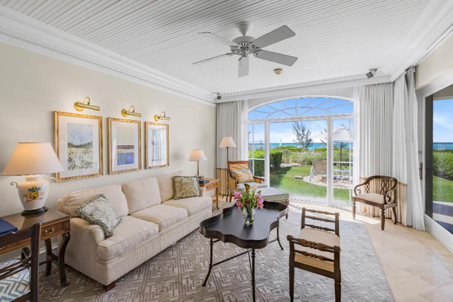 Grace Bay Beach 1BR Beachfront Condo — photo 1
