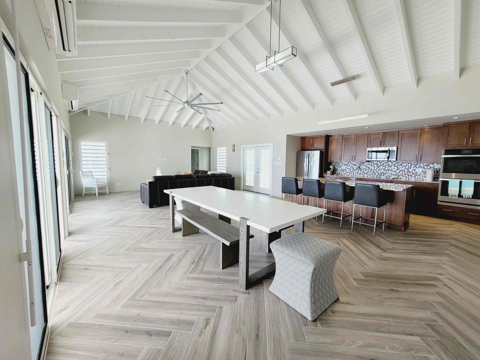 Modern Luxury 8-Bedroom Oceanview Villa with Additional Apartments in Pelican Key — photo 2