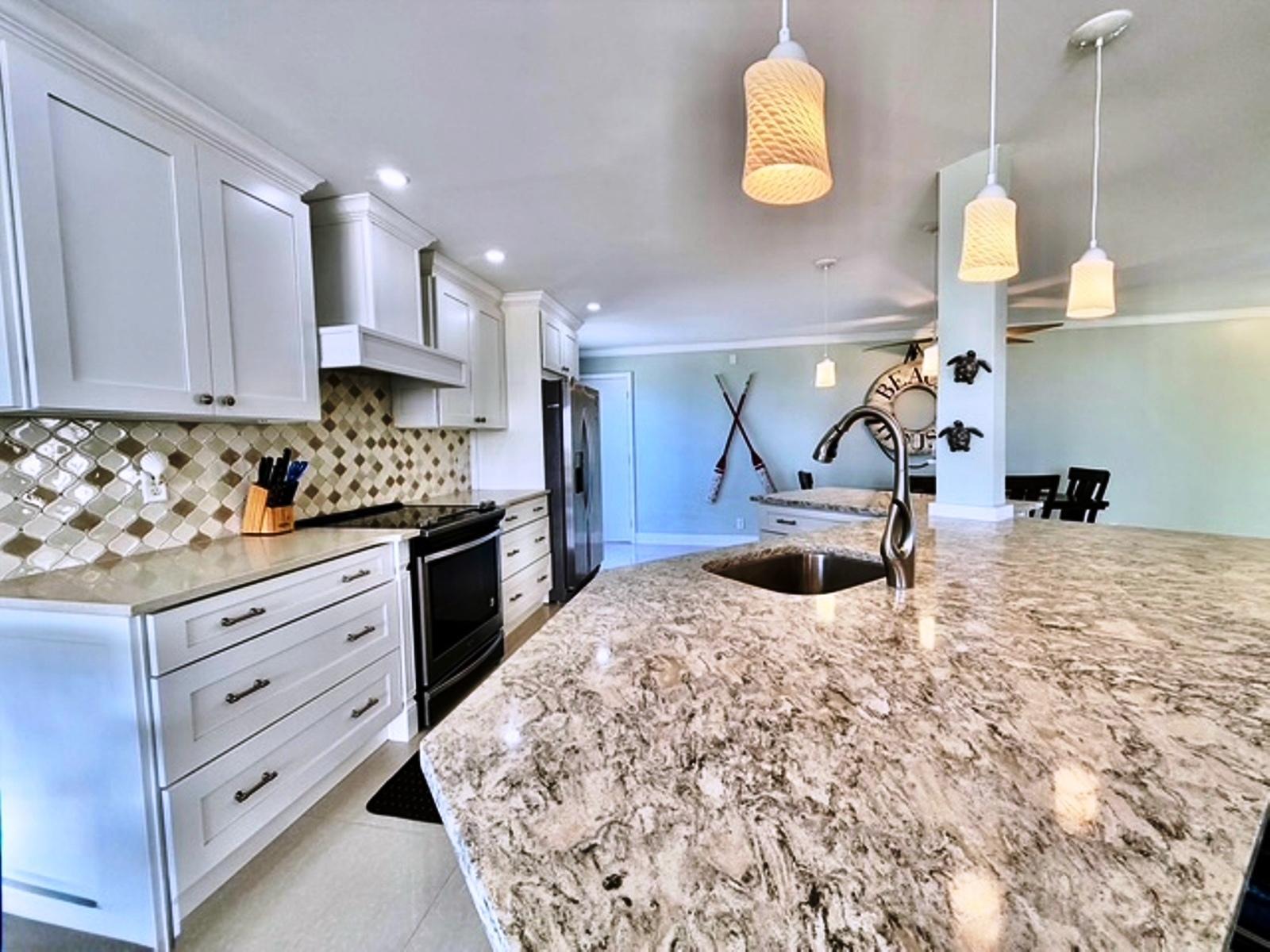 CORAL BEACH, PENTHOUSE — photo 2