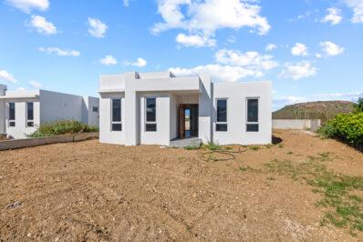 Spacious 5 Bedroom Home with Rental Units and Pool for Sale in Julianadorp, Curaçao — photo 2