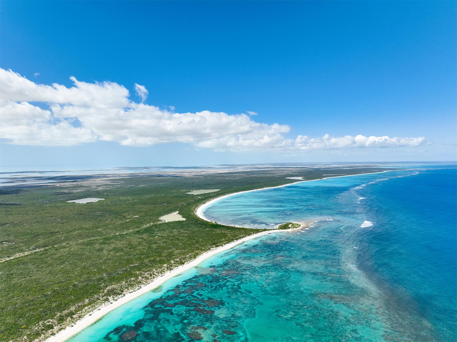EAST CAICOS — photo 1