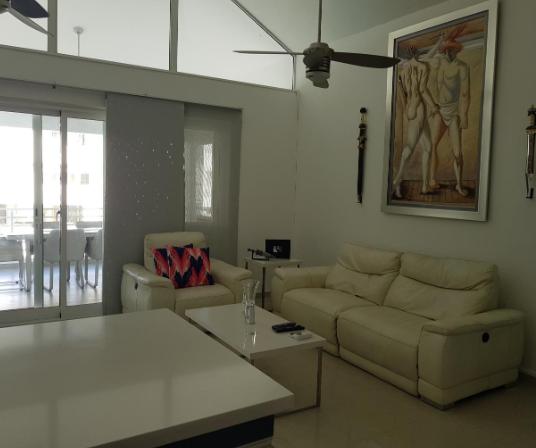 Beautiful 2 Bedroom Penthouse 4 Minute Walk To White Sand Beach — photo 2