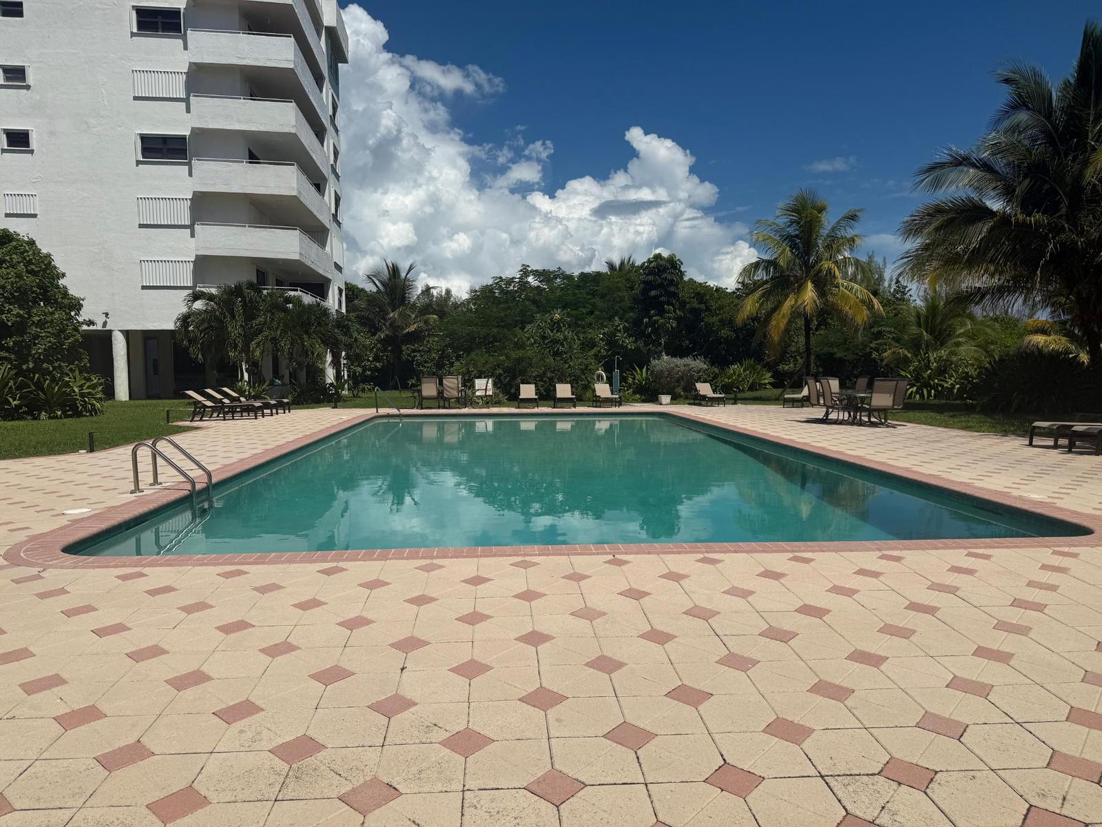 1 Bedroom Apartment for Sale in Silver Point Condo, Grand Bahama — photo 2