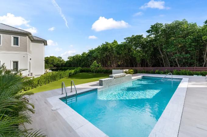 South Sound New 5BR Home in Cayman Islands — photo 3
