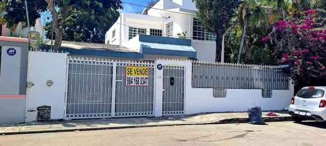 Central and Spacious House for Sale in Playa Del Carmen — photo 1