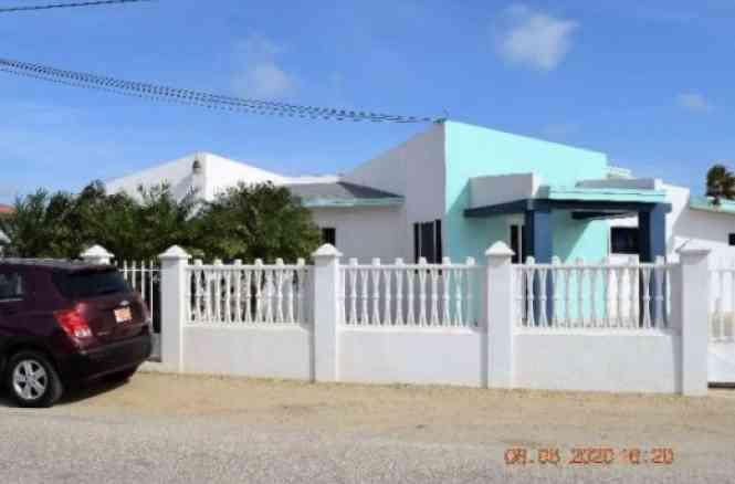 Multi Dwelling House with Apartments in Bushiri, Aruba — photo 1