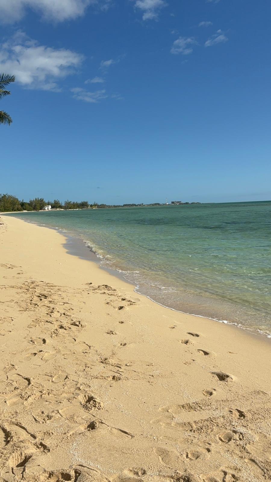 3 bedroom Residence for sale - 55 ADELAIDE BEACH DRIVE, Nassau / New Providence, The Bahamas — photo 2
