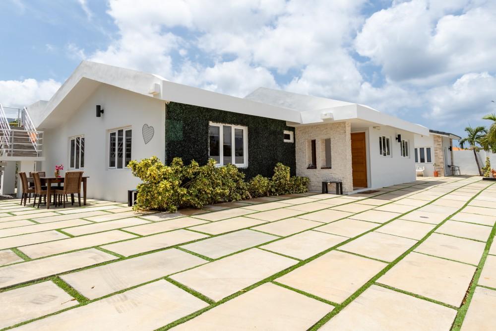 Gorgeous 5 bedroom house with swimming pool in Grote Berg — photo 1