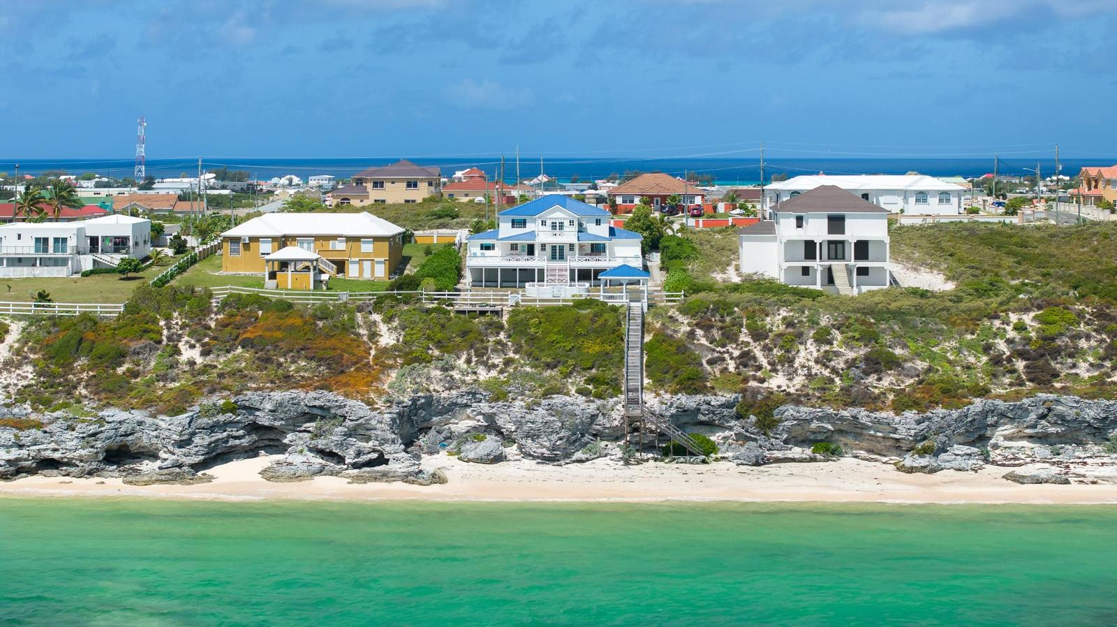 Villa Morgana on Oceanfront Cliffs in Grand Turk — photo 2