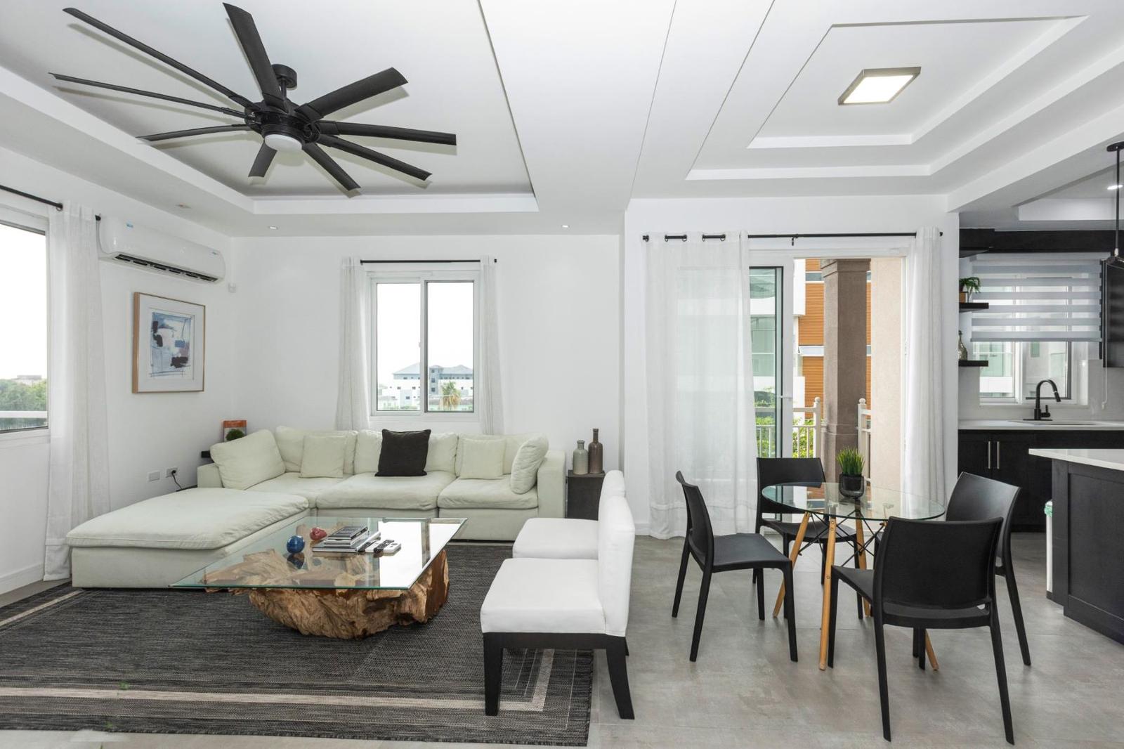 3 Bedroom Penthouse for Sale, Salisbury Grande, Kingston, Jamaica — photo 3