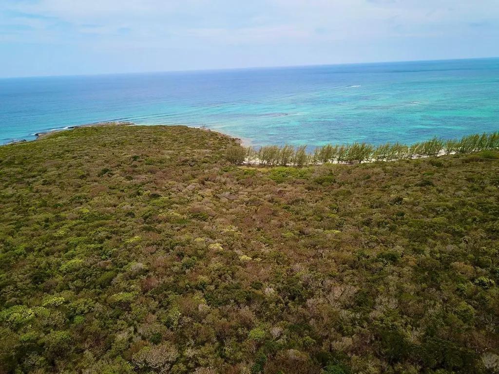24-acre waterfront land in Tarpum Bay, Eleuthera — photo 2