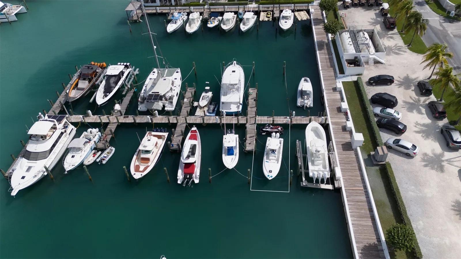 76/77 PALM CAY MARINA — photo 4