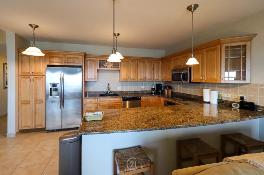 Rainbow Beach Club Beachfront 2BR Condo — photo 5