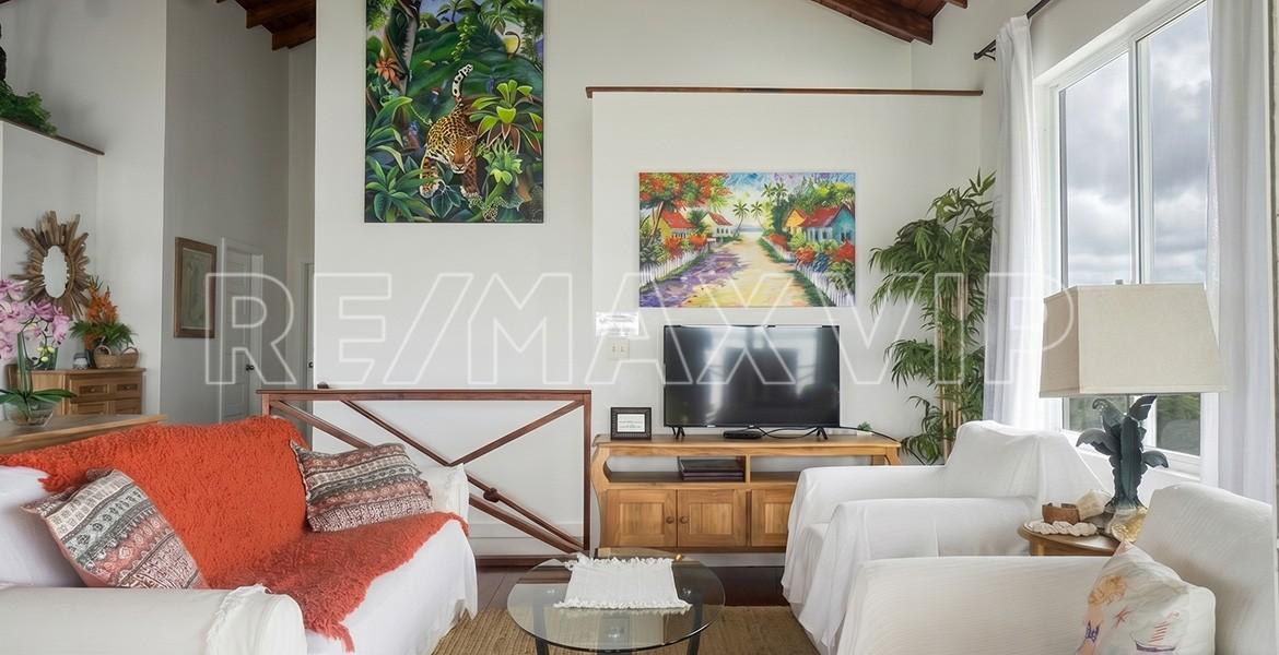 Exquisite 3 Bedroom Waterfront Home — photo 3