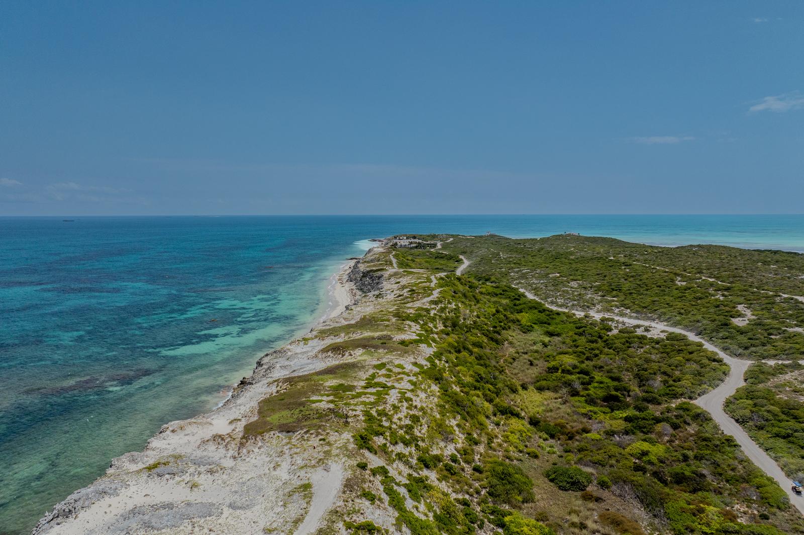 4.82 Acres of Beachfront Land for Sale, Ambergris Cay, Turks & Caicos — photo 2