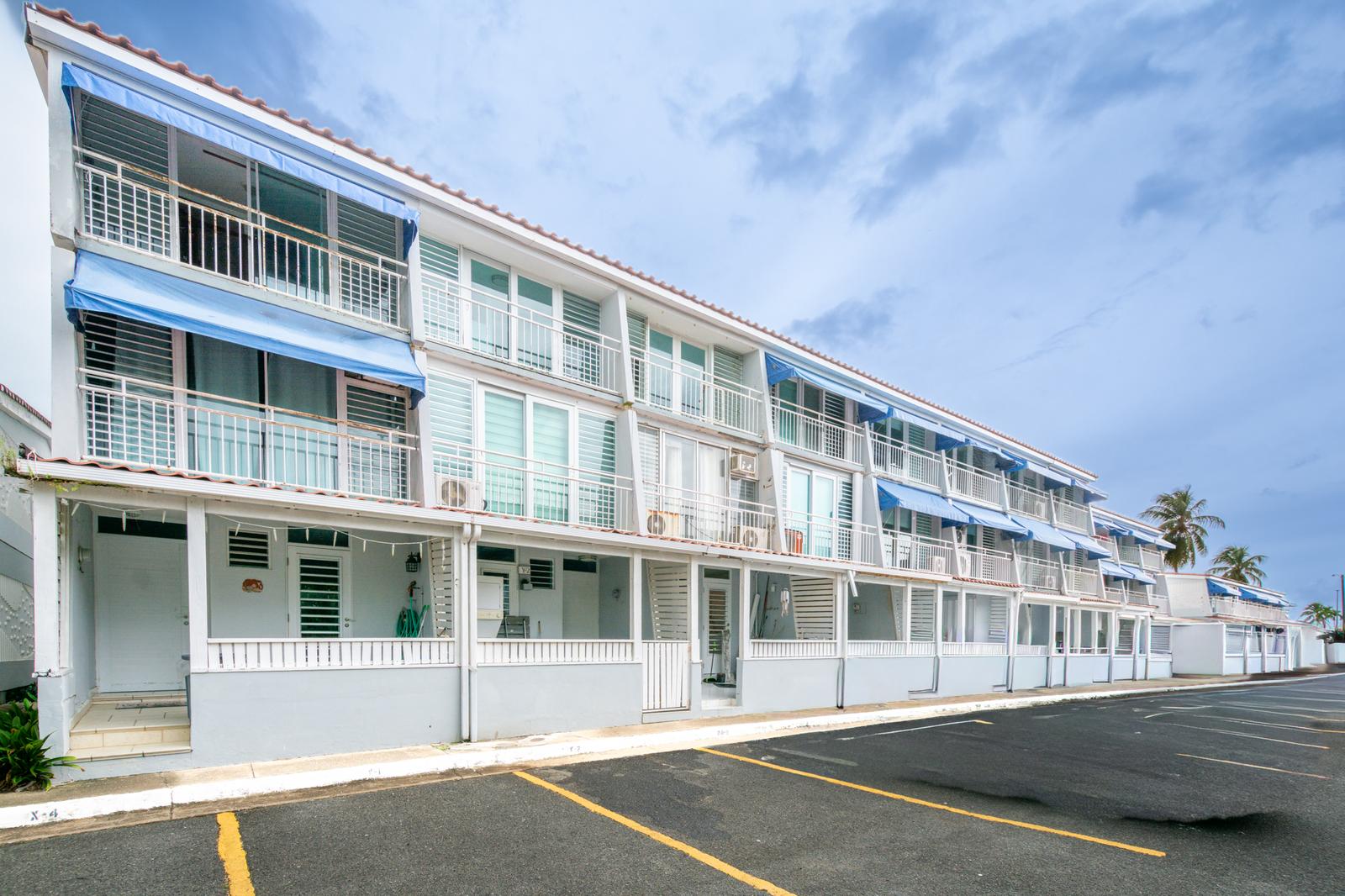 Urb. Villa de Playa II, Walk to the Beach! — photo 1