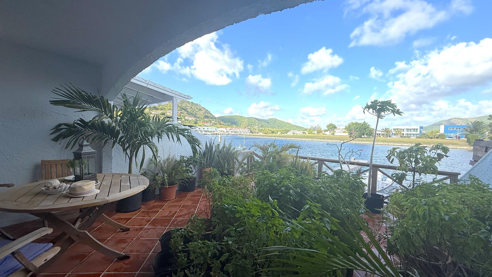 Charming 2-Bedroom Townhouse with Boat Dock & Mountain Views — photo 4