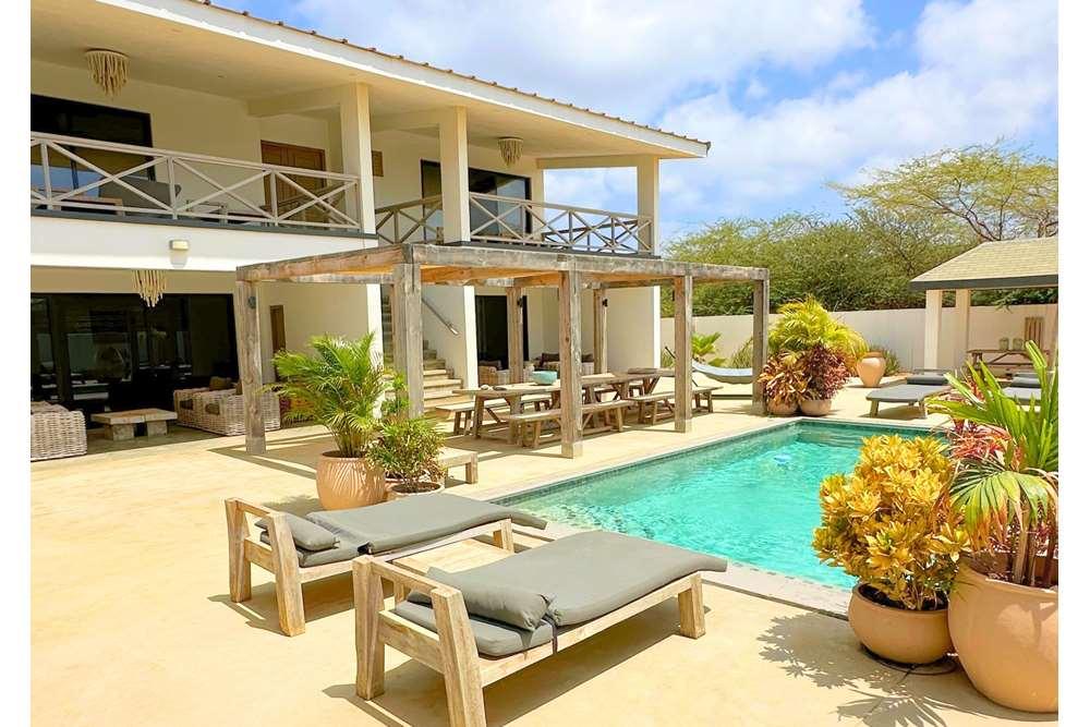 7 Bedroom Luxury Villa for Sale, Punt Vierkant, Belnem, Bonaire — photo 1
