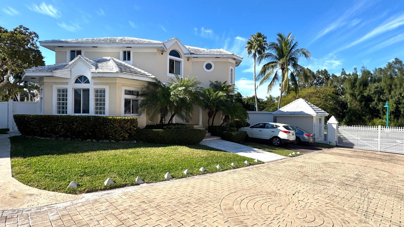 3 bedroom Residence for sale — PALATIAL ESTATES in Nassau / New Providence, The Bahamas — photo 2