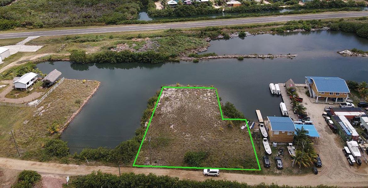 Boater’s Paradise: Prime 0.50 Acre Waterfront Lot in Placencia Harbor — photo 1