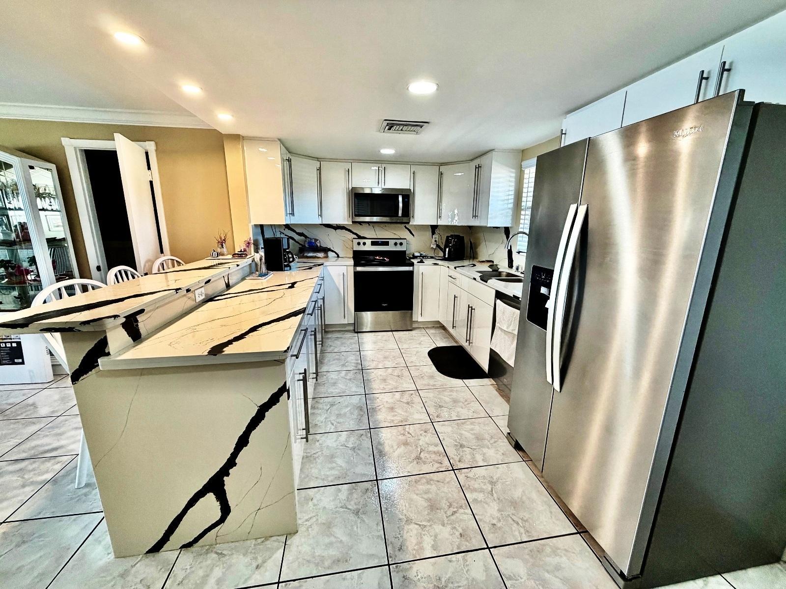 2 bedroom Apartment for sale — PORT OF CALL VILLAS — photo 2