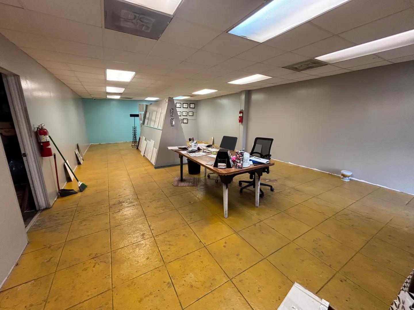 Warehouse and Showroom — photo 4