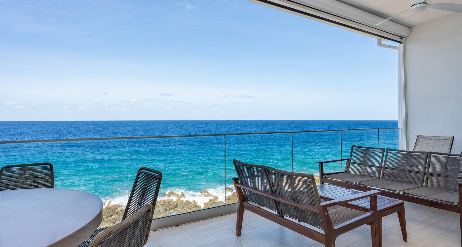 Top Floor Corner Penthouse with Seafront Views in West Bay Beach West, Cayman Islands — photo 2