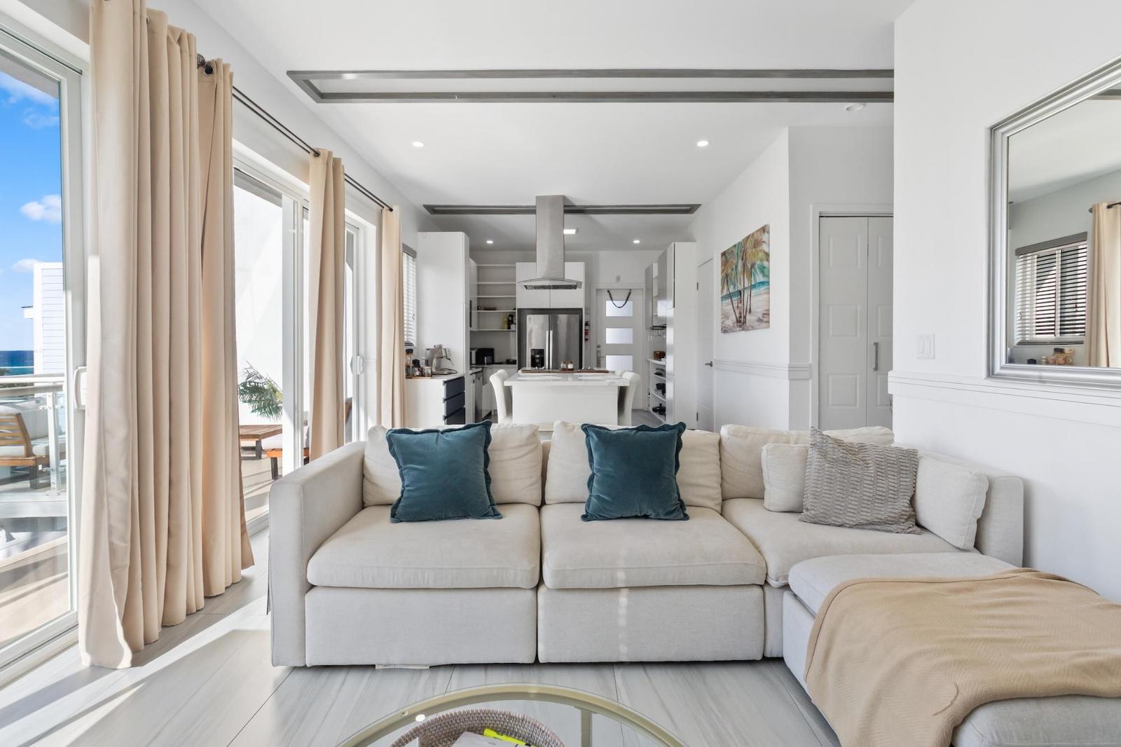 2 bedroom Apartment for sale — WEST BAY STREET — photo 4