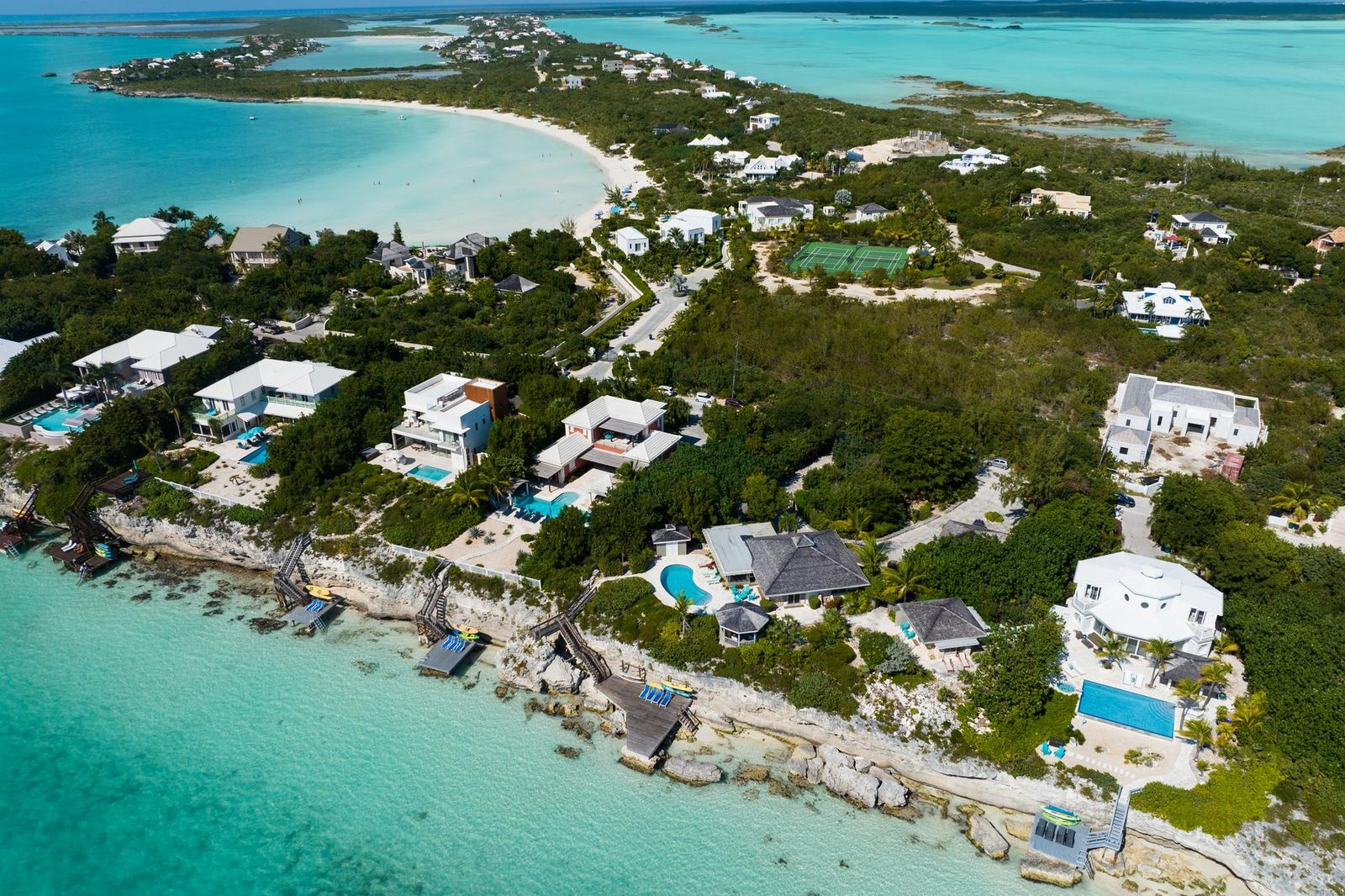 3 Bedroom Luxury Oceanfront Estate for Sale, Ocean Point Drive, Chalk Sound, Providenciales, Turks & Caicos — photo 1