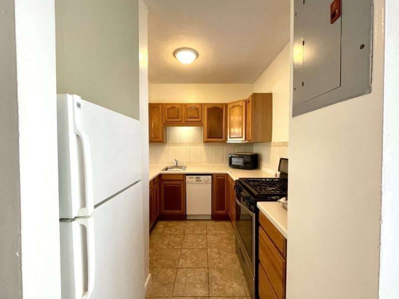 2 bedroom 2 bathroom - Village Cay #8 — photo 4